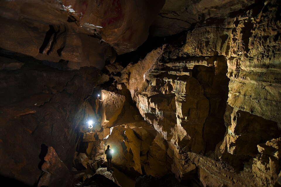 File:Petty John's Cave First Room.jpg